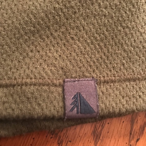 L.L. Bean Green Long Sleeve Thermal Henley - Picture 4 of 6